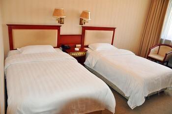 Dongfang Hotel Harbin Exterior foto